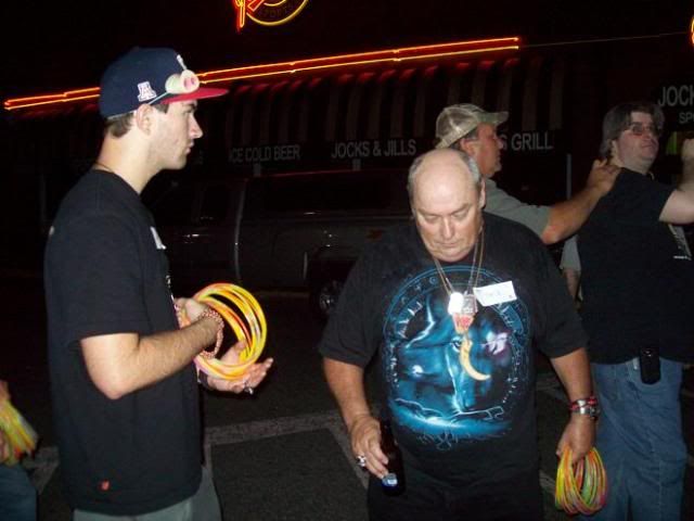 [Linked Image from i184.photobucket.com]