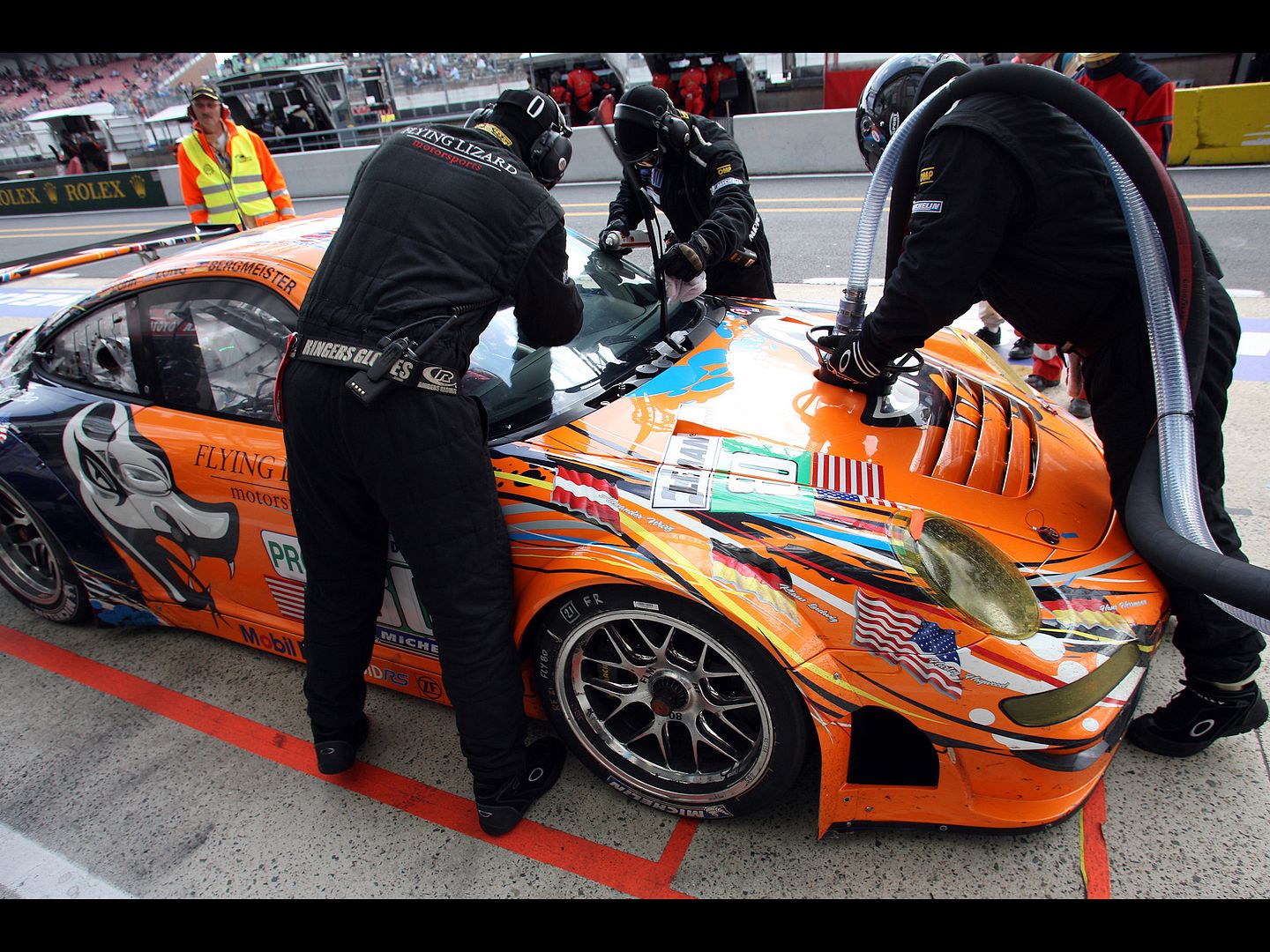 photo 2011-Porsche-911-GT3-RSR-at-Le-Mans-Flying-Lizard-Motorsports-2-1920x1440.jpg