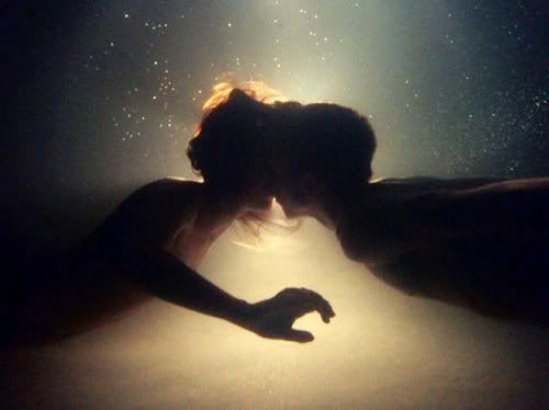 underwater kiss Pictures, Images and Photos
