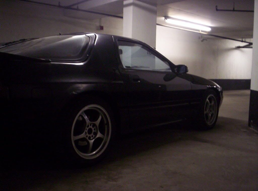 http://i184.photobucket.com/albums/x220/mazdab22/Accord/rx-7/100_2063.jpg