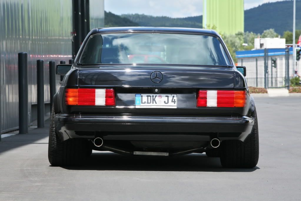 Mercedes-W126-12.jpg