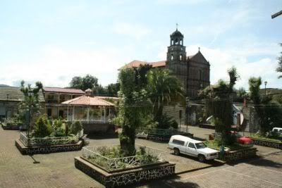 Plaza y Parroquia de Charapan