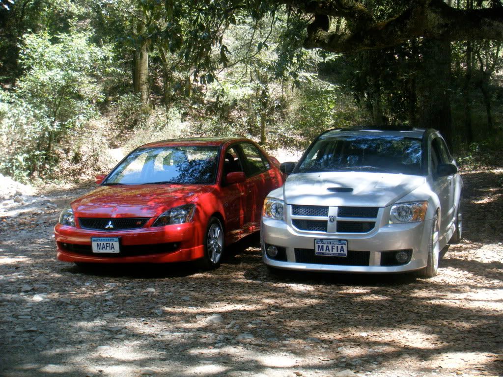 Yesterday my brother and I clean up the Caliber and Lancer and took some pics... I hope you like it.