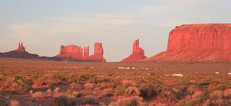 Жилища навахо в Monument Valley